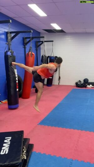 Bren Foster Instagram - Some nice cutting and back kick #combinations for you to practice. Let me know your favourite combo’s?
#martialarts #taekwondo #karate #kungfu #savate #silat #fma #jeetkunedo #muaythai #brazlianjiujitsu #mma #kicks #jump #explosivepower #dedication #discipline #brenfoster #hexfs #punchbag #launch #health #fitness #fuctionaltraining #fun