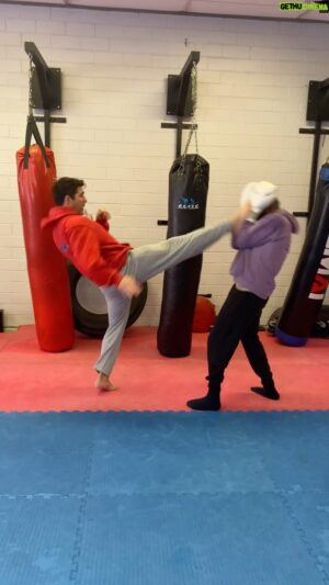 Bren Foster Instagram - To enhance your speed and accuracy with a push kick give this drill a try! #push #pushkick #teep #kick #kicks #brenfoster #martialarts #muaythai #thaiboxing #taekwondo #kickboxing #karate #kungfu #speed #power #explosive #energy #combination #focus #train #drill #sambo #brazilianjiujitsu #mma @martial_arts.lovers @elitemartialarts