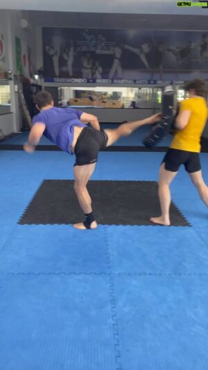 Bren Foster Instagram - They move, you step then counter;-) !!
#counter #counterkicks #counterattack #traditionaltaekwondo #combattaekwondo #karate #kickboxing #mma #brazilianjiujitsu  #kungfu #gungfu #kicks #spinkick