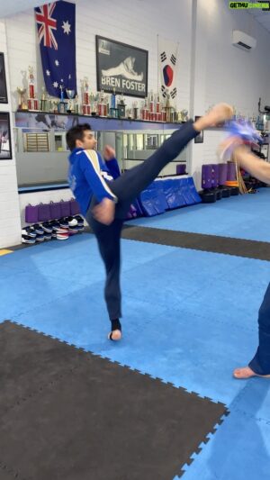 Bren Foster Instagram - A very basic #kicking exercise to work on #speed and reactions.. don’t just count numbers use the word GO!!
#martialarts #taekwondo #kickboxing #muaythai #karate #kungfu ##explosive #fast #brenfoster #kicking #elite #mma #fit #strong #health #instructor @elitemartialarts @elitebrazilianjiujitsu @elitemuaythaiminchinbury