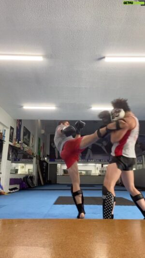 Bren Foster Instagram - Two variations of turning #kicks I like to throw!! #taekwondo #kickboxing #muaythai #karate #combatsports #fighting #mma #brazilianjiujitsu #block #attack #defend @elitemartialarts