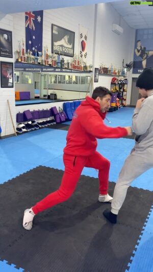 Bren Foster Instagram - Some tips on #slipping and moving to get your #counterattack in #quicker.
#martialarts #selfdefence #brenfoster #judo #boxing #karate #taekwondo #muaythai #kickboxing #kungfu #power #speed