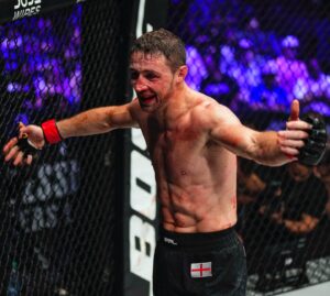 Brendan Loughnane Instagram - Chasing belts and more millions 🩸🩸