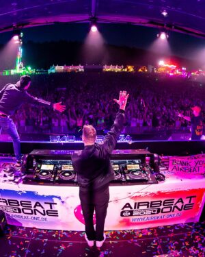 Brennan Heart Instagram - Back in the 90’s little Fabian grew up with our so called Happy Hardcore. He saw us performing on stage several times at the local club in Helden, his birth village. That was the moment where his own vision was given in… 💥

Bliss was born and almost immediately turned on his creativity, stepping onto the path of music energy 🎶

Nowadays roles are reversed. He became a master himself by giving birth to what wants to be heard and seen in his imagination, serving so much beautiful music to millions of people around the world 💫

Last Saturday a few generations came together @airbeatone to celebrate the power of our and of all music, and to feel the unity within 🙌🏼

Thank you brother, for just being who you are 🙏🏻❤️

📸 @marcusroelofs and @10k_photograph