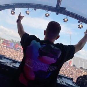 Brennan Heart Instagram - 🚨 EXCLUSIVE FAN GIVEAWAY! 🚨
Do YOU want to join me in my studio for a unique #SAVEEUPHORIC full album listening session and Meet & Greet? Here’s what you need to do:

1. Like this post
2. Tag a friend who NEEDS to join you
3. Share the post in your stories

5 x 2 winners will be selected next week and will receive a DM. Can’t wait to have you over and share all my new music with YOU!