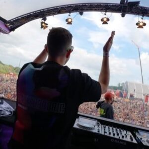 Brennan Heart Instagram - So many of YOU came out to SAVE EUPHORIC at the UV stage!! 💜⚡️ @defqon1, no words for your energy & dedication! ❤️‍🔥❤️‍🔥  Which album track should I release next? 🤔