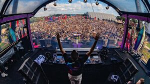 Brennan Heart Instagram - So many of YOU came out to SAVE EUPHORIC at the UV stage!! 💜⚡️ @defqon1, no words for your energy & dedication! ❤️‍🔥❤️‍🔥  Which album track should I release next? 🤔