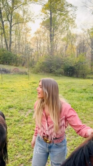 Brennley Brown Instagram - Full chorus of “Miracle Story” recorded live today with my iPhone and my two best buddies “Pride” and “Tootsie”. 
MIRACLE STORY AVAILABLE MAY 3RD

#christianmusic #countrymusic #livesinging #miraclestory #originalmusic #horses #countryliving