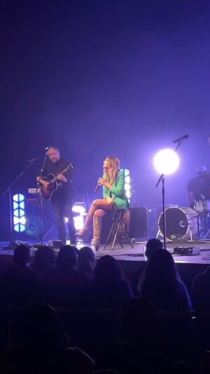 Brennley Brown Instagram - I thought this fitting considering we are performing only about 30 miles from @mirandalambert’s hometown tonight in Kilgore TX. 
Here’s a special moment from last nights show.🧡
I have loved singing with y’all each night. 

#texastakeovertour #countrymusic #christianmusic #livemusic