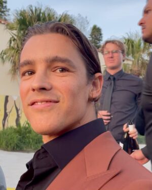 Brenton Thwaites Instagram - #gqmenoftheyear 
Thanks for having me. Great night in bondi with many deserving award winners.
:) 
Beautiful brown number. Thanks to @thdr for making it fun! 😀