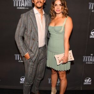 Brenton Thwaites Instagram - NYC PREMIERE of @dcutitans 
Thanks to the better half for  joining. 
#titans @chloepacey
