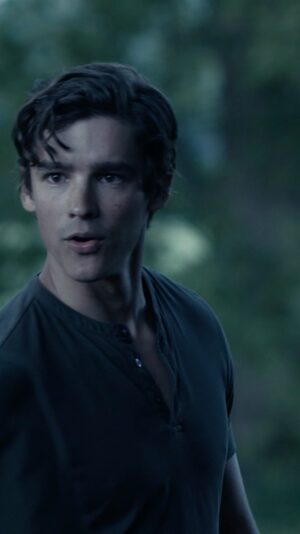 Brenton Thwaites Instagram - Here’s a cheeky sneak peak of the finale premiering next Thursday on @hbomax 
#DCtitans
Woot Woot. Wayne Manor fight scene. 👍💪🏽🥊
