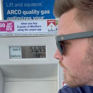Brett Davern Instagram - this slot machine sucks

#GetAwayTruck #BrettsOutThere