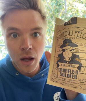 Brett Davern Instagram - This is not an ad but it might as well be, @righteousfelon has successfully ruined all other jerky for me forever! It’s tender, and their flavors are crazy unique and delicious! Please send a lifetime supply! 😜