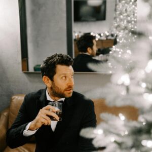 Brett Eldredge Instagram - The glow shows in New York were such a thrill…Christmas in the city and the shows made for an experience I won’t soon forget! Thanks for packing the place out all weekend, it wouldn’t be Christmas without you’