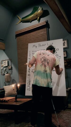 Brett Eldredge Instagram - My 2023 BUCKET LIST- This year I’m gonna do all the things Ive always wanted to do but never made the time…things that scare me, chasing moments that make me feel alive and see the wonder in the world…all things big and small…got a couple spots left, any ideas before I finish this and hang it up across from my bed to look at every day I wake up?