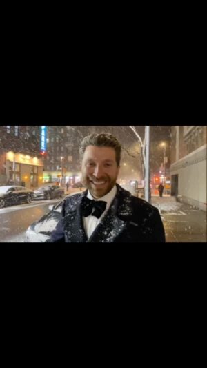 Brett Eldredge Instagram - GLOW LIVE tickets officially on sale everywhere!! If you want to feel like a kid again, dance, cry and sing your heart out, then come join me…you will never forget it, I promise:) Tickets link in bio!