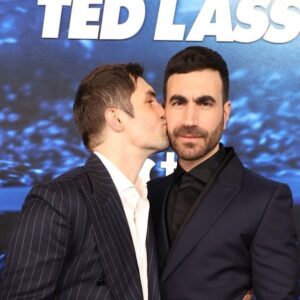 Brett Goldstein Instagram - What an insane and beautiful night with ALL the Greyhounds at the Ted Lasso season three premiere.

#iloveyouguyssoverymuch

Out on @appletvplus March 15th. 

Styling: @rosefordestudio 
Grooming and brooming: @kerrieurban 
@larissasaenz 
Suit by @zegnaofficial #tedlasso #season3
