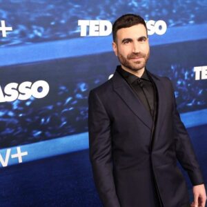 Brett Goldstein Instagram - What an insane and beautiful night with ALL the Greyhounds at the Ted Lasso season three premiere.

#iloveyouguyssoverymuch

Out on @appletvplus March 15th. 

Styling: @rosefordestudio 
Grooming and brooming: @kerrieurban 
@larissasaenz 
Suit by @zegnaofficial #tedlasso #season3