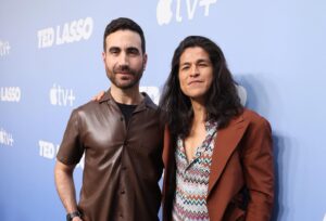 Brett Goldstein Instagram - Had a right laugh at the Ted Lasso Trivia Night with most of the greyhounds and the wonderful and can’t-keep-a-secret  @yvettenicolebrown. Thanks
@appletv! @ralph_goducks 
Grooming, heisting and brooming: @kerrieurban 
Styling excellence: @rosefordestudio 
Photographer: Eric Charbonneau @lestudiophoto
In charge of everything everywhere: @larissasaenz