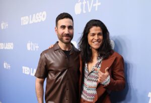 Brett Goldstein Instagram - Had a right laugh at the Ted Lasso Trivia Night with most of the greyhounds and the wonderful and can’t-keep-a-secret  @yvettenicolebrown. Thanks
@appletv! @ralph_goducks 
Grooming, heisting and brooming: @kerrieurban 
Styling excellence: @rosefordestudio 
Photographer: Eric Charbonneau @lestudiophoto
In charge of everything everywhere: @larissasaenz