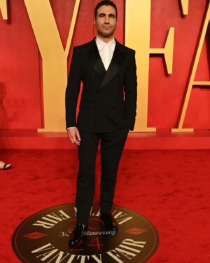 Brett Goldstein Instagram - Thank you Vanity Fair for inviting my 12 year old nephew to the party. It blew his mind. 

@VanityFair
@gettyentertainment
Grooming @kerrieurban 
Styling @rosefordestudio 
Suits @dolcegabbana 
@larissasaenz 
#VFOscars
#VanityFairOscarParty