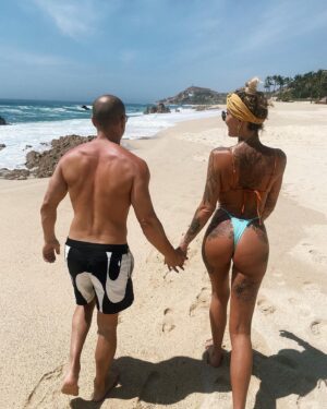 Brett Oppenheim Instagram - Nice little vacation from Selling Sunset drama! 🇲🇽