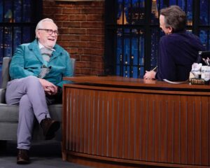 Brian Cox Instagram - Brain Cox visits @LateNightSeth to talk about his new #BBCMaestro course 👏
￼
Watch now through the link in our bio 🔗 

📸 @lloydbishop / NBC

#LateNightSeth #BrianCox #Acting