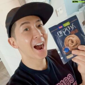 Brian Joo Instagram - #광고 #풀무원 #바릴라 #아티장 
오랜만에 피드에서 인사드리네요~ 요즘 제가 진짜 너~~~무 바쁘게 사는 요즘 집에서 간단히 해먹을수 있는 요 제품을 먹어보게 되었는데 혼자 먹기 아까워 여러분께 소개해 드립니다~~~
매일 먹어도 질리리 않게 소스와 면을 취향대로 골라먹을 수 있는 재밌는 파스타!!!
아티장에는 뽀모도로, 까르보나라, 아라비아따, 머쉬룸크림 4가지의 소스와 링귀니, 스파게티, 통밀스파게티, 푸실리 4가지의 면이 있어요.
제가 해먹은 조합은 통밀스파게티면 & 뽀모도로 소스예요!
통밀스파게티면은 아탈리에서 좋아하는 면의 식감이 그대로~ 너무 소프트 하면 그 오리지널 파스타 느낌은 없었을듯한데 요건 !!! 식감 good
소스는~토마토 맛이 풍부하고~ 간이 너무 잘 되 있어서~ 추가로 MSG 또는 추가 소스 필요가 없어요~
 
심지어 노워터 원팬(영어 아시죠?)으로 1분 30초만 불에 섞어주면 끄읏!
내 취향에 딱맞는 맛있는 간편파스타! 오늘 24일부터~29일까지 쿠팡에서 기획전을 하니까요 다들 아티장하세용💕💕
#브라이언#추천#파스타#아티장파스타#원팬파스타#홈파스타#간편식추천#커스텀#커스터마이즈#초간단레시피