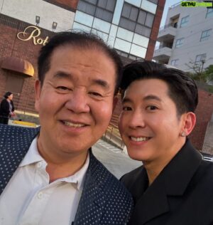 Brian Joo Instagram - Happy Father’s day to my pops! 어제~ 그래서 오늘 미국 날짜로 ‘파더스 데이’ 입니다~ 우리 아빠~ 언제나 행복하시고~ 건강하시고~ 사랑해요 아빠!

사진#1) 우리 아빠👍🧍‍♂️(pic 1 My DAD)

사진#2) 우리 작은 아빠👍 (pic 2 My uncle, my dad’s youngest brother, and ovviously, also a dad🤣)

#fathersday #family