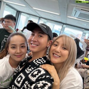 Brian Joo Instagram - 오늘 2024-06-08 그린하트 바자회에서~ 오랜만에 우리 3 모임 From today’s <GREEN HEART> Bazaar~ love these ladies💚 #그린하트 #greenheart #김유진 #바다 #bada #eugene #ses #브라이언 #brianjoo #unicef #unicefkorea