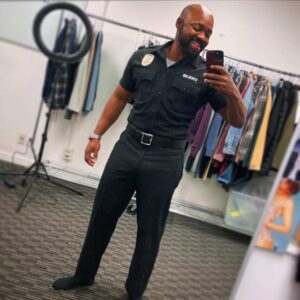 Brian Michael Smith Instagram - There he is 👨🏾‍🚒 💪🏾 
.
.
.

#911lonestar #Season5 #stricklandsaturday