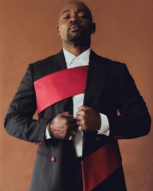 Brian Michael Smith Instagram - L  O  O  K

“It is my hope that everyone experiences the power of being visible in your truth.”

#TDOV 

👀: @toyeadedipe 
👩‍🎨: @srollertaylor 
👔: @don_morphy 
📸: @randytran.photography 
👞: @jlindebergofficial 
.
.
#transisbeautiful #transdayofvisbility #truth #truthawards #fashion #styling