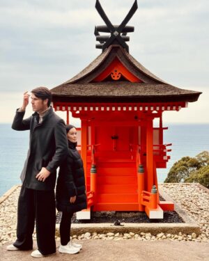Brian Patrick Flynn Instagram - Lessons in scale and proportion, from Japan. Nao is 5’0, and I am 6’5. We have to project our voices up and down to one another nonstop. Also, when you greet someone here, remember to say konichiwa, not sayonara. Sayonara means goodbye whereas konichiwa means hello; the reason I’m aware of this is because I’ve been doing them both wrong in taxis for nine days. I know, I had ONE job. FML.
