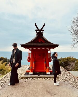 Brian Patrick Flynn Instagram - Lessons in scale and proportion, from Japan. Nao is 5’0, and I am 6’5. We have to project our voices up and down to one another nonstop. Also, when you greet someone here, remember to say konichiwa, not sayonara. Sayonara means goodbye whereas konichiwa means hello; the reason I’m aware of this is because I’ve been doing them both wrong in taxis for nine days. I know, I had ONE job. FML.