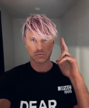 Brian Tyler Instagram - In a pink state of mind. Hope y’all having a great weekend! 💕