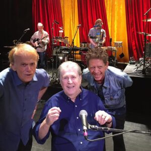 Brian Wilson Instagram - 2016 Pet Sounds Tour – who was there?

@aljardine409
@officialblondiechaplin
#2016
#petsounds
#ontour