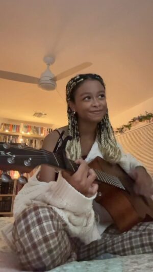 Brianna Reed Instagram - stick season by noah kahan 🍂🪵
•
•
•
•
•
•
•
#cover #singer #singersongwriter #folk #folkmusic #indie #indiemusic #indieartist #noahkahan #stickseason