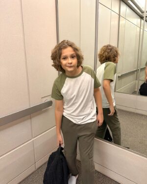 Brock Brenner Instagram - Alright let’s do this! 
Smile ✔️
Wardrobe ✔️
Hair ✔️
#onlocation @campbellagencykids