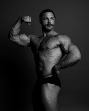 Brock Yurich Instagram - Why do I want to fight a bear right now?
@charlesmoriarty 
London 31.5.2024
🇬🇧 

#photography #london #blackandwhite #charlesmoriarty