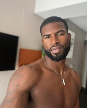 Broderick Hunter Instagram - Eyes up 🇬🇭🫶🏿

Thnx to @topicals