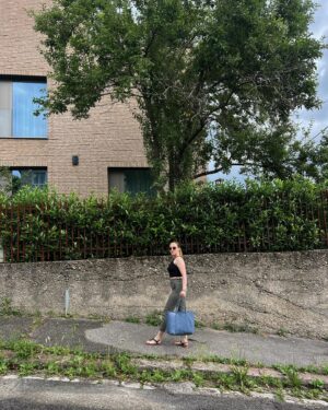 Broňa Kováčiková Instagram - @deichmann.sk môj milovaný ma na leto pripravil. Rozhodla som sa pre tieto pohodlné žabko-šlapky, ktoré sú naozaj krásne, pohodlné a viem ich všakovako kombinovať. Určite choďte pozrieť a pripravte sa na leto. Máte momentálne vybrané modely so zľavou💚#deichmann #obuv #slapkynaleto