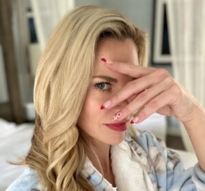 Brooke Burns Instagram - Guess what my favorite holiday is…
❤️❤️❤️❤️❤️❤️
#valentines #love #hearts