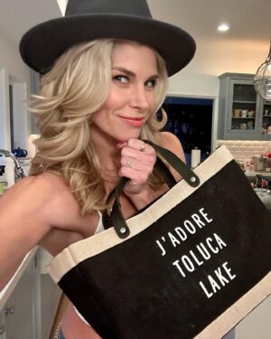 Brooke Burns Instagram - Anyone who knows me knows I ADORE a strong, beautiful, unstoppable woman that makes art! #Iykyk
#TL @1vanessagarcia 
@therougecosmetics 💋❤️💋🥰👜