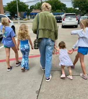 Brooke Burns Instagram - A little Texas Trouble 😜
#texasgirl #family #home