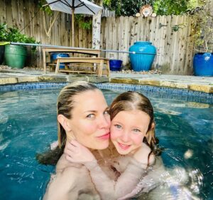 Brooke Burns Instagram - Mommy/baby traditions 
Breakfast in the hot tub! 💦☕️🥞
#lovelyday #mama #baby #traditions