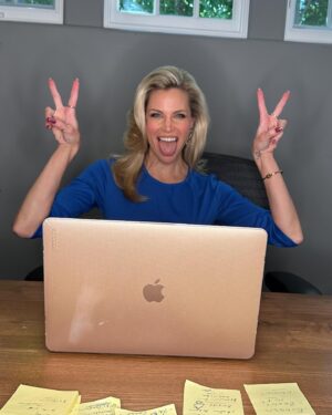 Brooke Burns Instagram - Zoom, zoom, zoom! Doing a lil press for Master Minds on @gameshownetwork 
Big thank you to @theeginocolombo for my lovely locks, @mykethemakeupguy for bringing the BEAUTY always, and @nolaroller for the head to toe FAB. #glam
