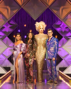 Brooke Lynn Hytes Instagram - Dripping in gold one last time for the FINALE of @canadasdragrace with angel @nellyfurtado 

💇🏼‍♀️ @kirstenklontz X @bellamihair 
💄 @viktorpeters 
💃🏼 @artdefashion 
📸 @asquaredphoto 

#canadasdragrace