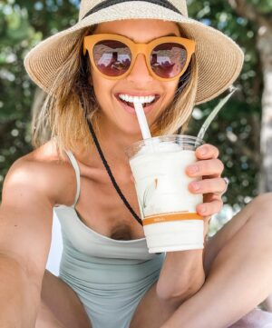 Brooke Lyons Instagram - 🌴🥥