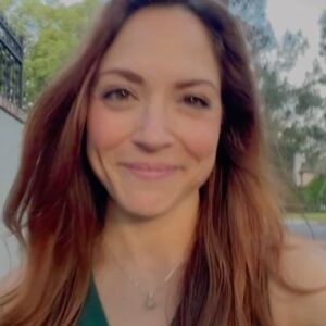 Brooke Nevin Instagram - Did you know there are more than 400,000 children in foster care today in the U.S.?

And I am inviting you to help make a difference for them!

Check out the link in my bio to DonateYourSmallTalk.org where you’ll find a ton of shareable facts and videos about foster youth…and then share those facts!

Share a post, a tweet, a TikTok, a reel or a story or some small talk while you’re out and about! 

Because just talking about foster care can help foster care! 
✨💜✨